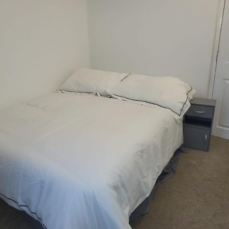 Affordable Rooms In Gillingham 질링엄 외부 사진