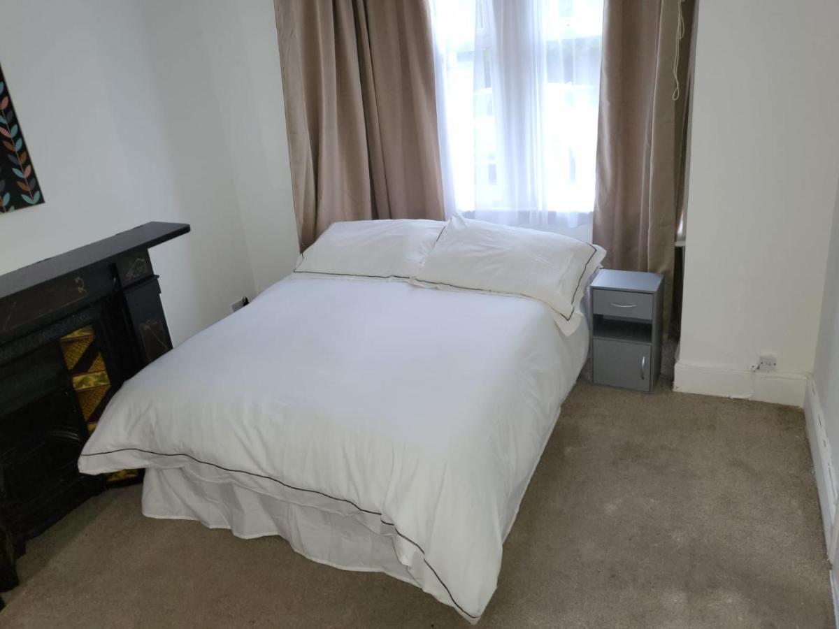 Affordable Rooms In Gillingham 질링엄 외부 사진