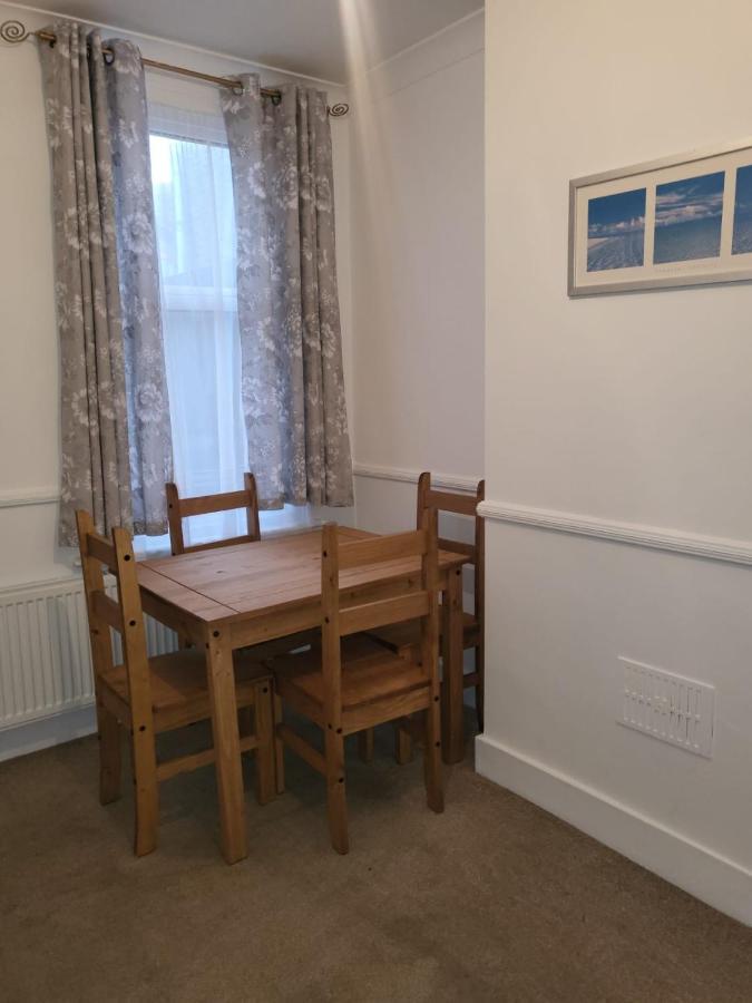 Affordable Rooms In Gillingham 질링엄 외부 사진